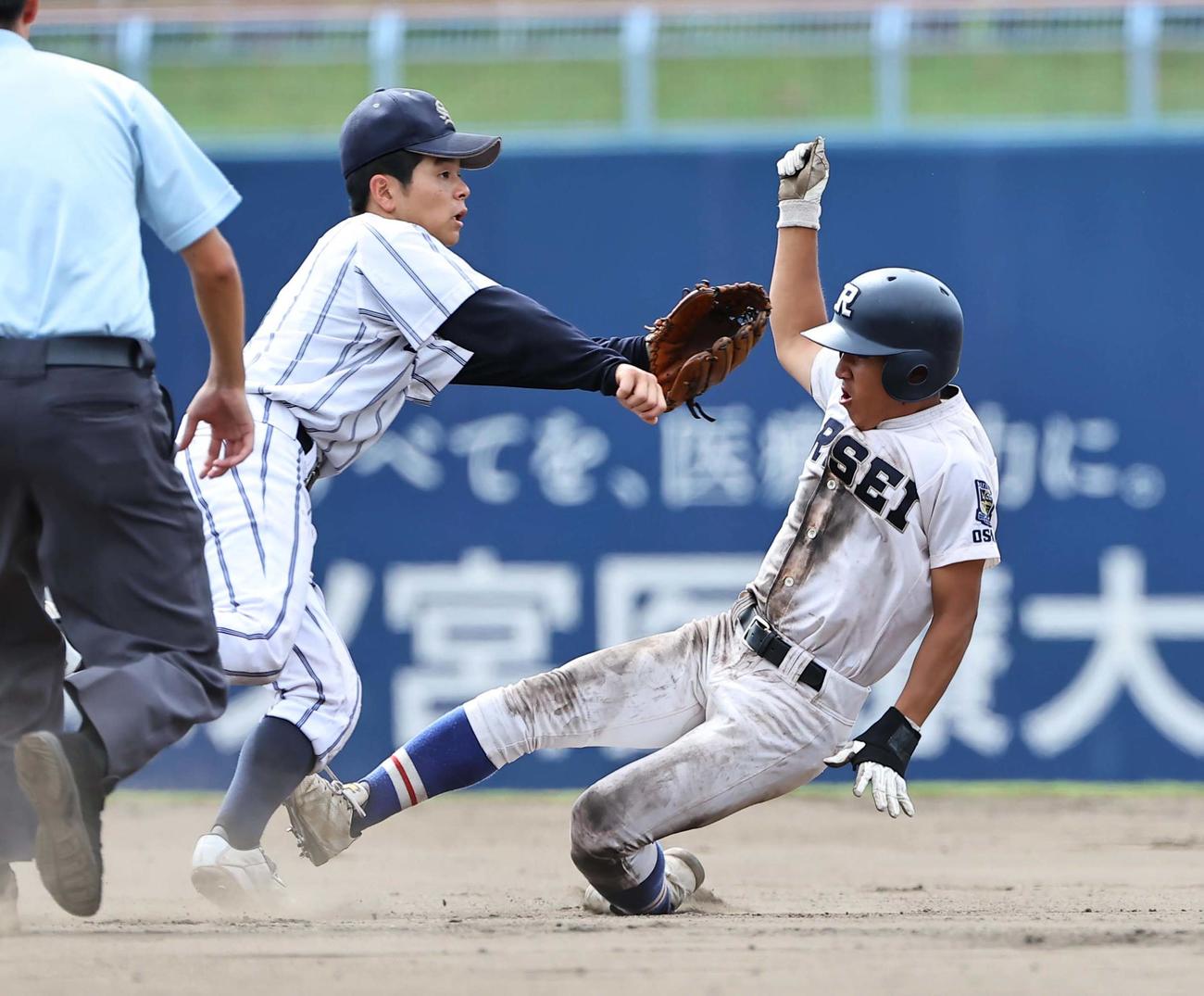 履正社対大産大付　6回表履正社無死一塁、村田は二盗を決める（撮影・上田博志）