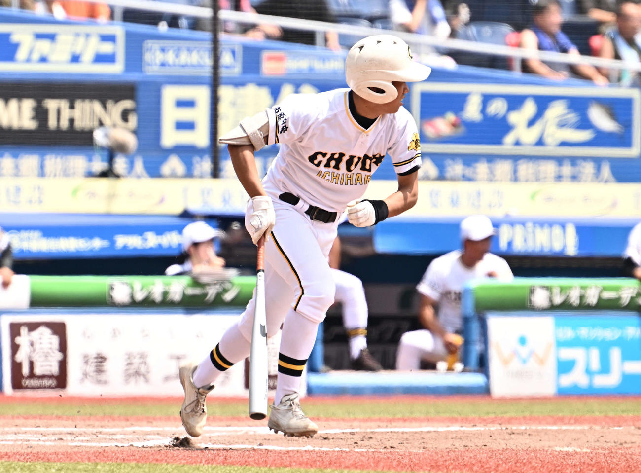 市原中央対市船橋　1回裏市原中央2死一、三塁、西村は先制適時内野安打を放つ（撮影・滝沢徹郎）