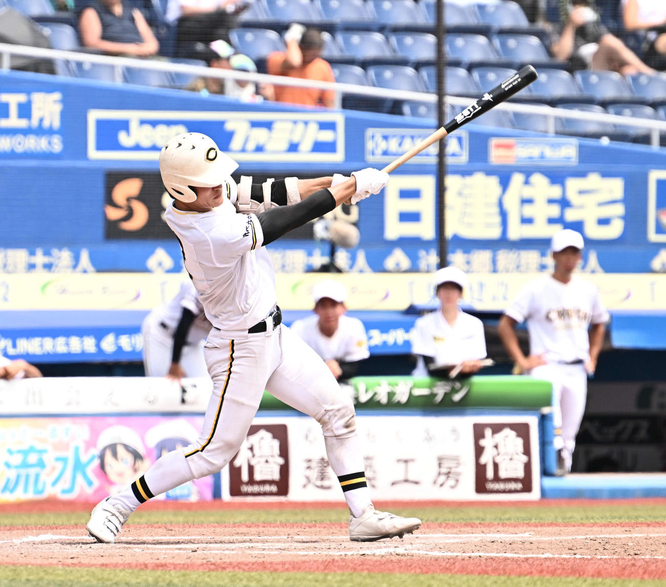 市原中央対市船橋　3回表市原中央無死、土橋は遊撃内野安打を放つ（撮影・滝沢徹郎）