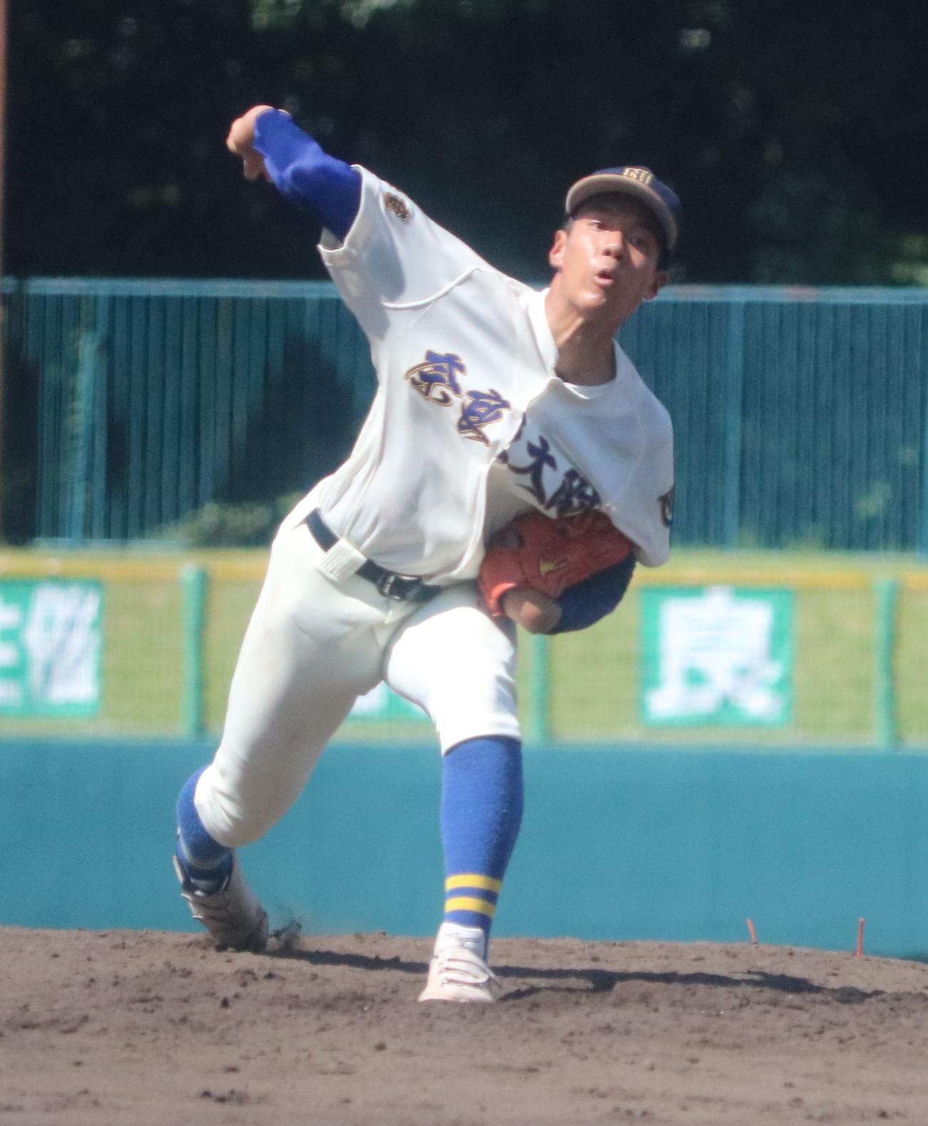 高田商対奈良大付　奈良大付先発の杉本（撮影・塚本光）