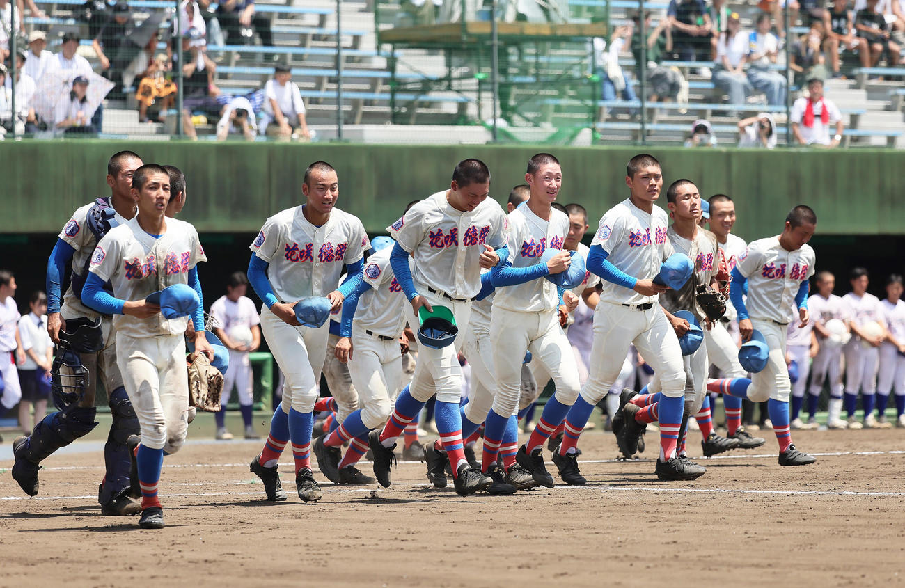 花咲徳栄対山村学園　決勝進出を決めた花咲徳栄（撮影・足立雅史）