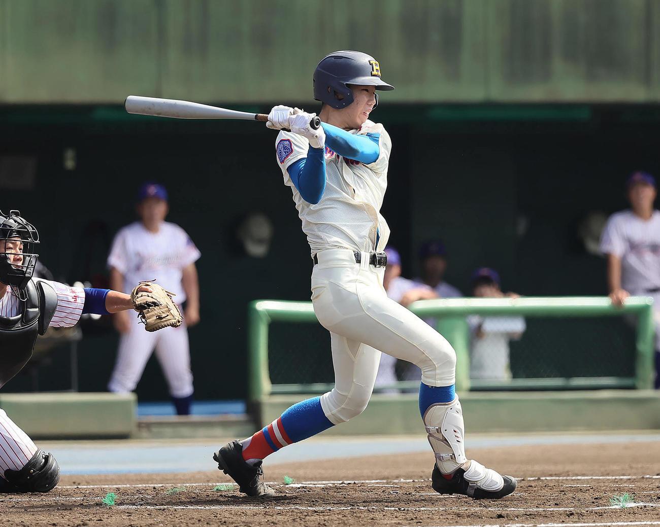 花咲徳栄対山村学園　1回表花咲徳栄1死満塁、田島は先制2点適時内野安打を放つ（撮影・足立雅史）