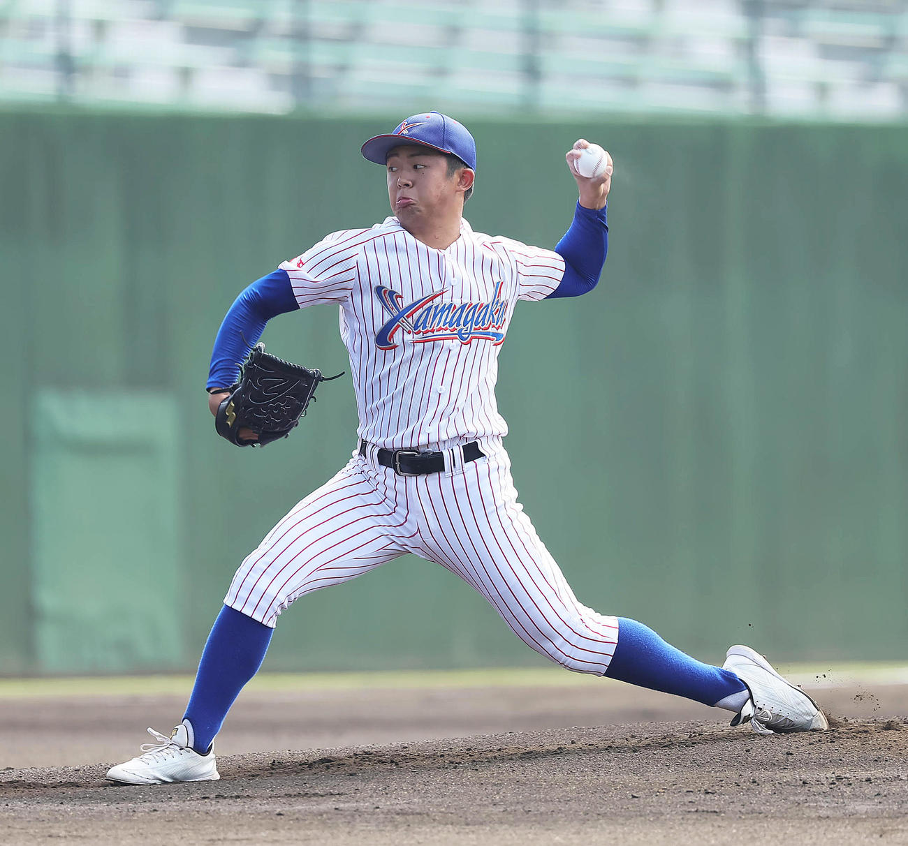 花咲徳栄対山村学園　山村学園先発の西川（撮影・足立雅史）