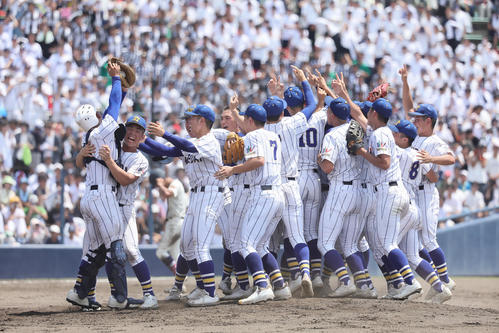 前橋商対健大高崎　優勝を決め歓喜する健大高崎（撮影・足立雅史）