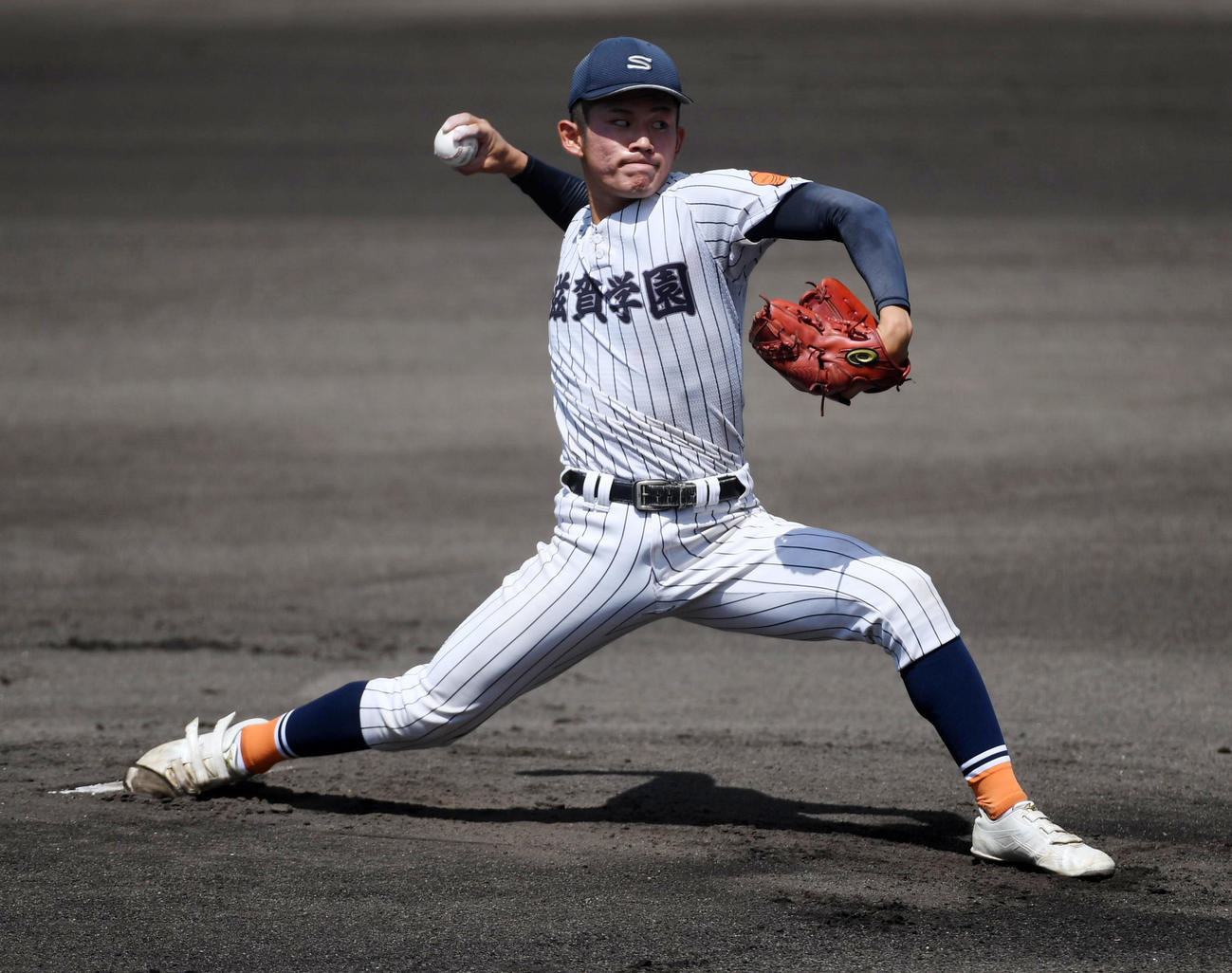 綾羽対滋賀学園　滋賀学園先発の脇本（撮影・前岡正明）