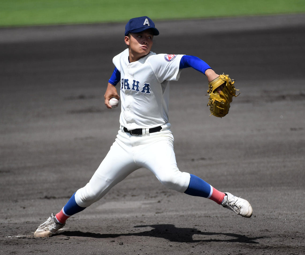 綾羽対滋賀学園　綾羽先発の小森結斗（撮影・前岡正明）