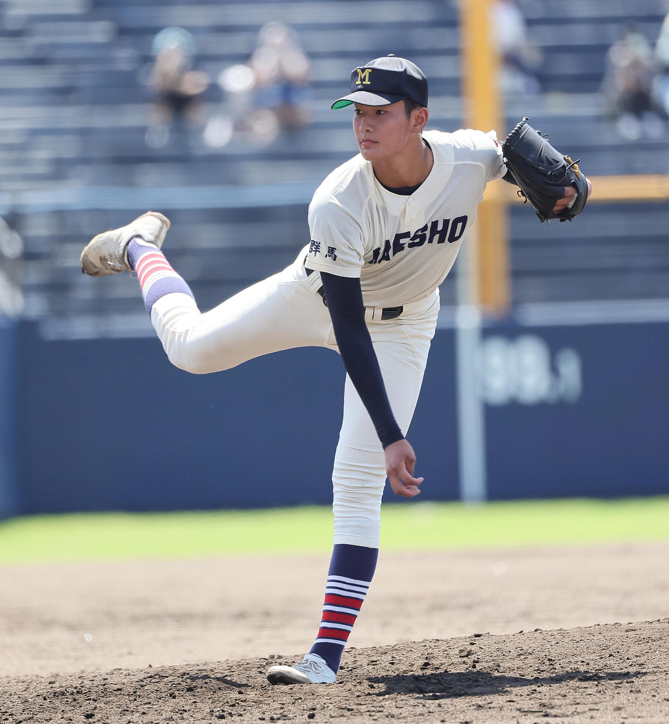前橋商対健大高崎　4回途中から登板した前橋商・清水（撮影・足立雅史）