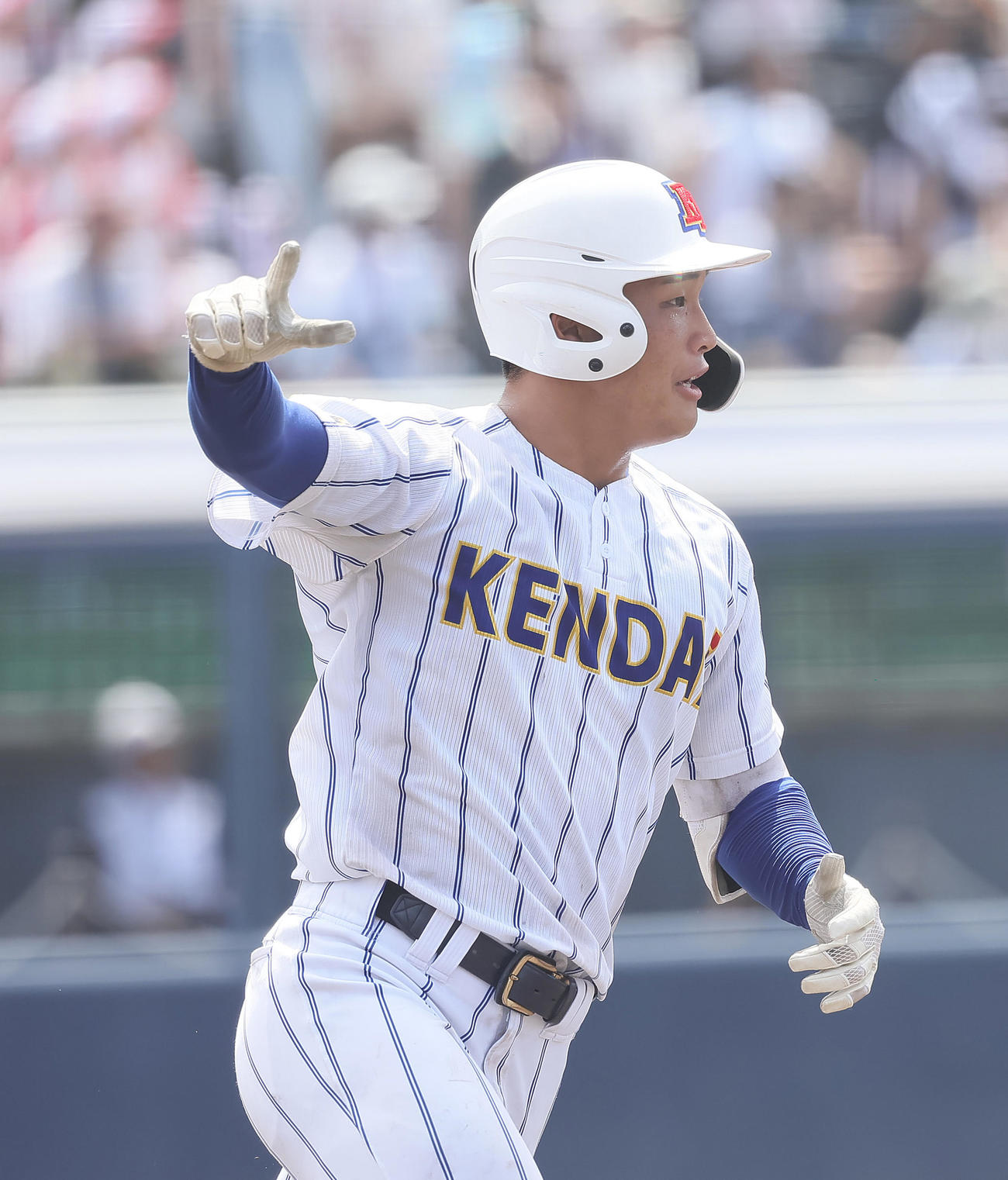 前橋商対健大高崎　1回裏健大高崎1死一、三塁、箱山は先制の左犠飛を放つ（撮影・足立雅史）