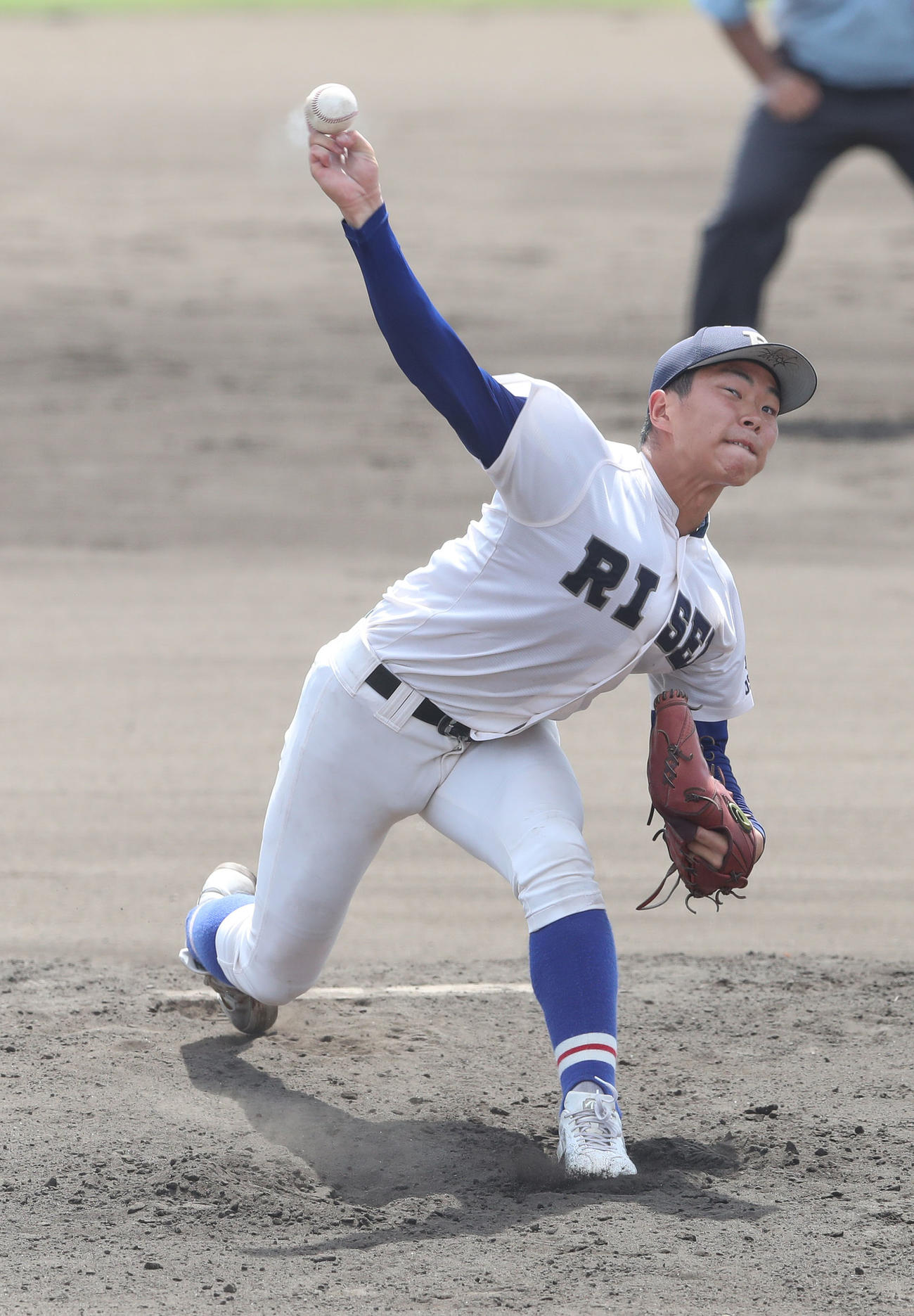 履正社対大阪桐蔭　大阪桐蔭戦に先発する履正社・高木（撮影・白石智彦）