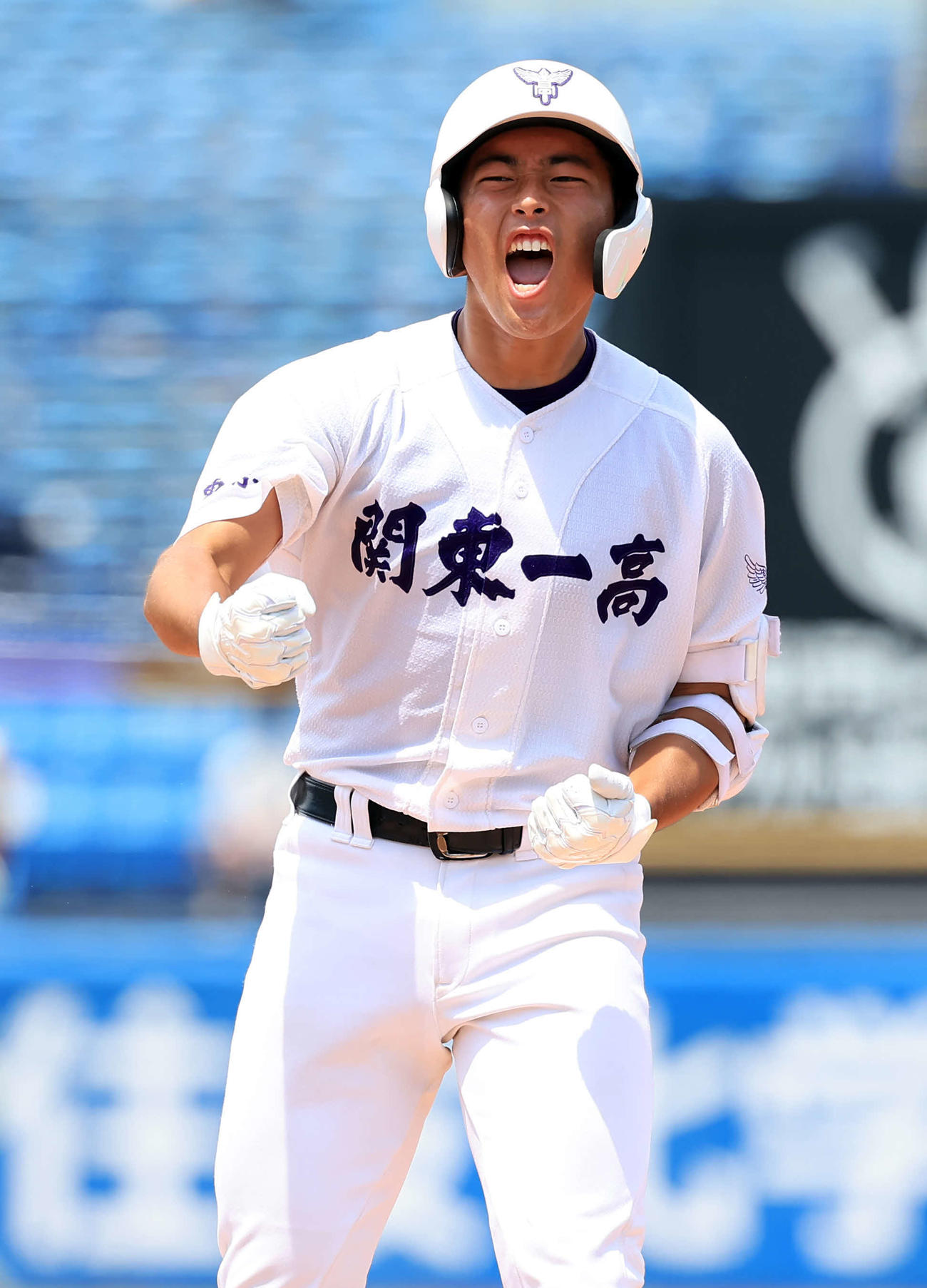 関東第一対二松学舎大付　5回表関東第一2死三塁、熊谷は右適時打を放ち雄たけびを上げる（撮影・浅見桂子）