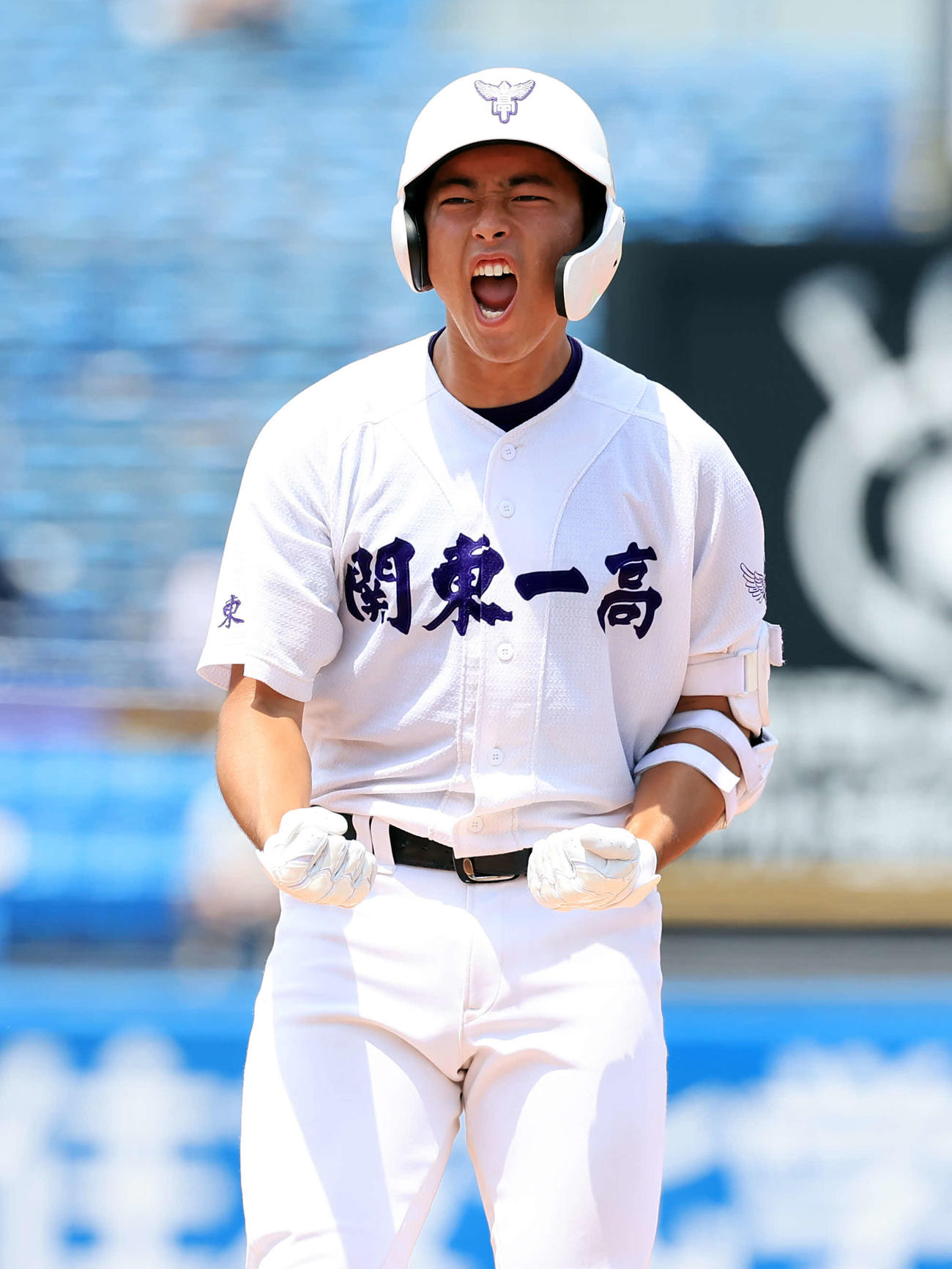 関東第一対二松学舎大付　5回表関東第一2死三塁、熊谷は右適時打を放ち雄たけびを上げる（撮影・浅見桂子）