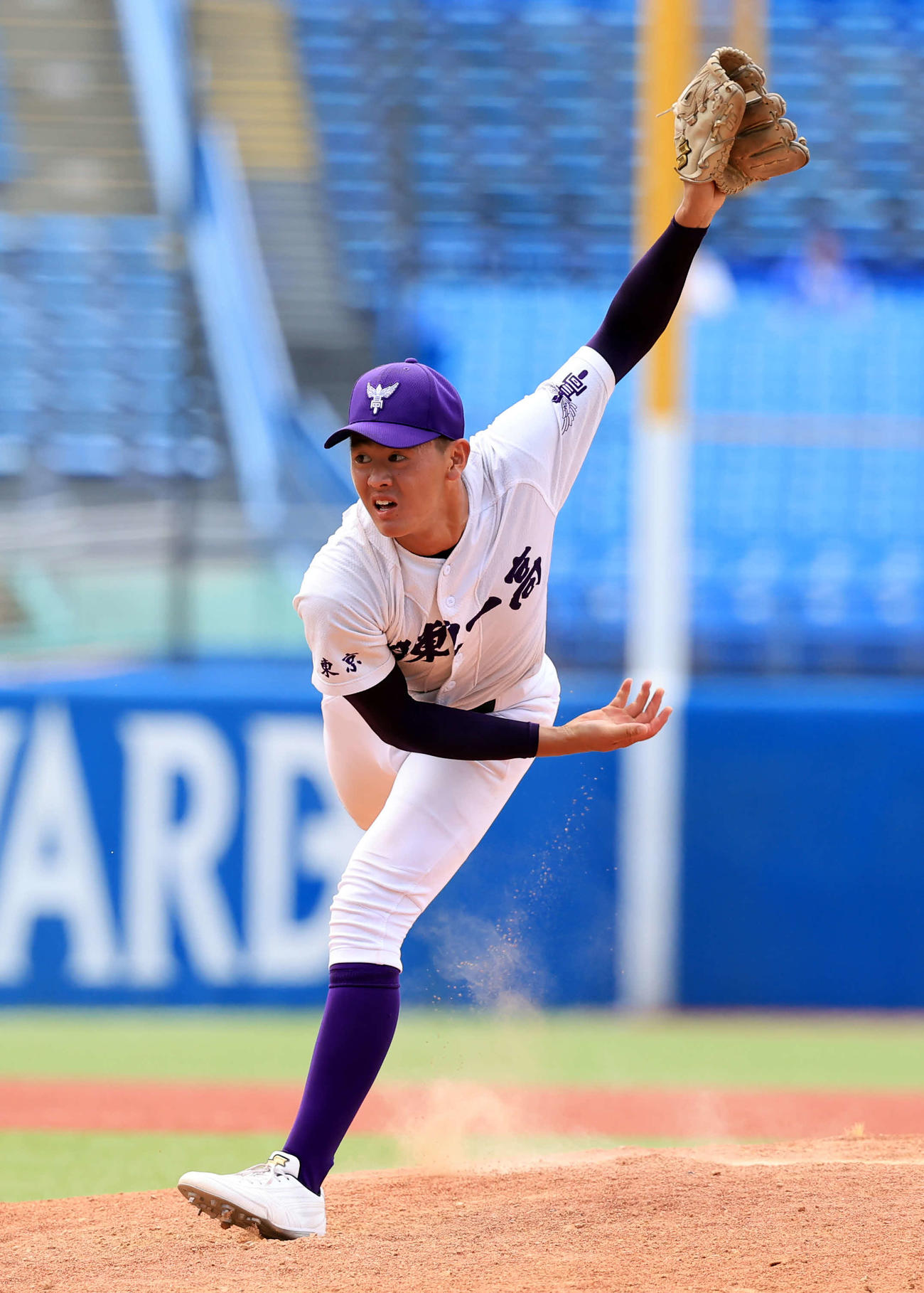 関東第一対二松学舎大付　9回裏二松学舎大付の攻撃で、力投する坂井（撮影・浅見桂子）