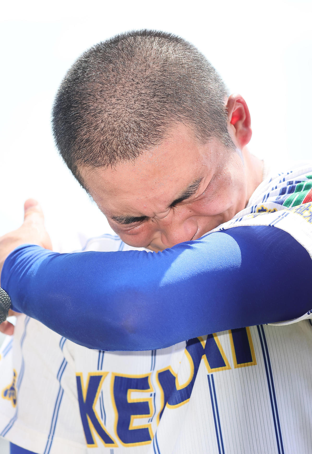 前橋商対健大高崎　優勝インタビューで涙する健大高崎・箱山主将（撮影・足立雅史）