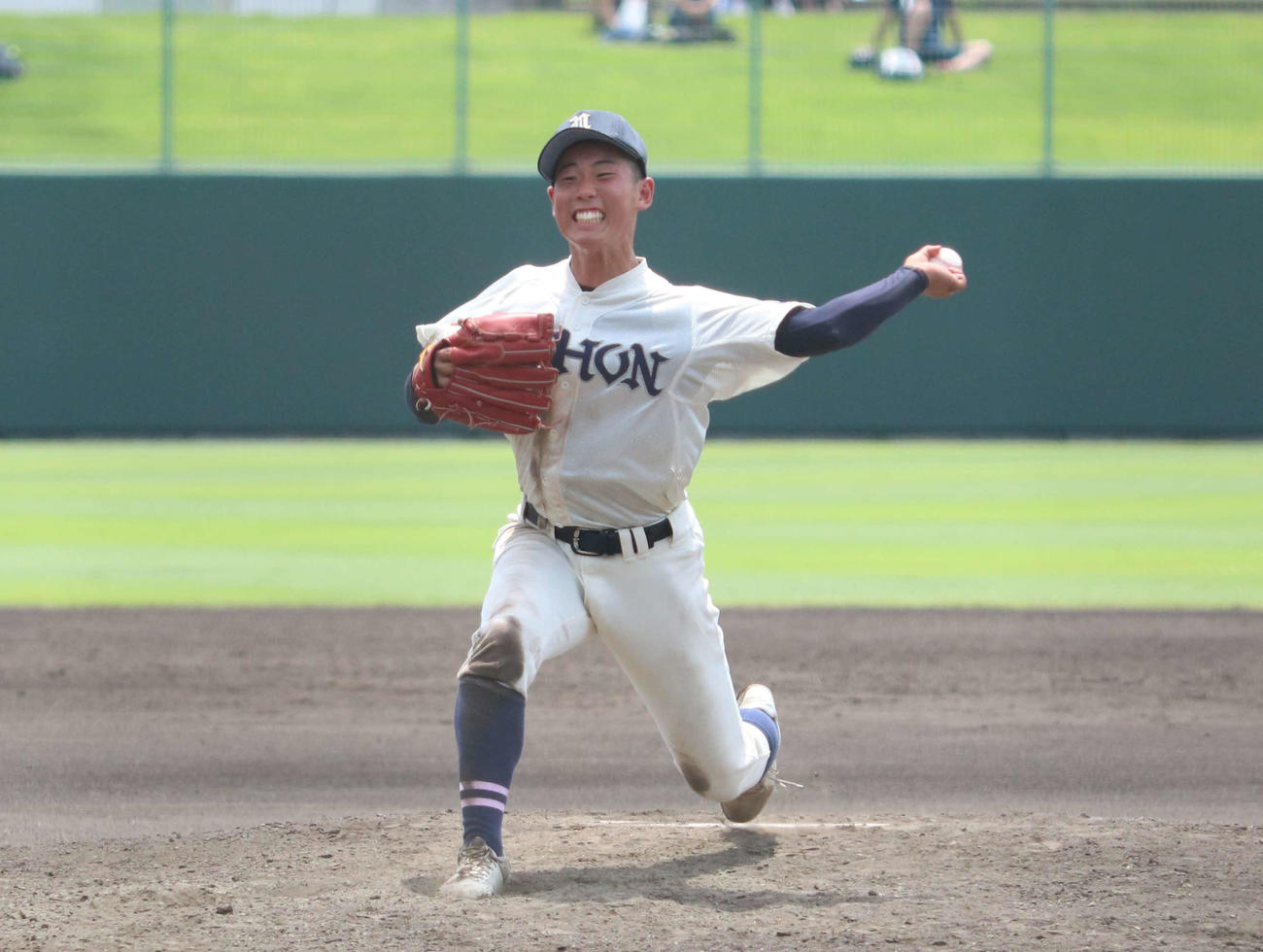 高校野球長野　長野日大対長野俊英　先発し力投する長野日大・山田（撮影・野見山拓樹）