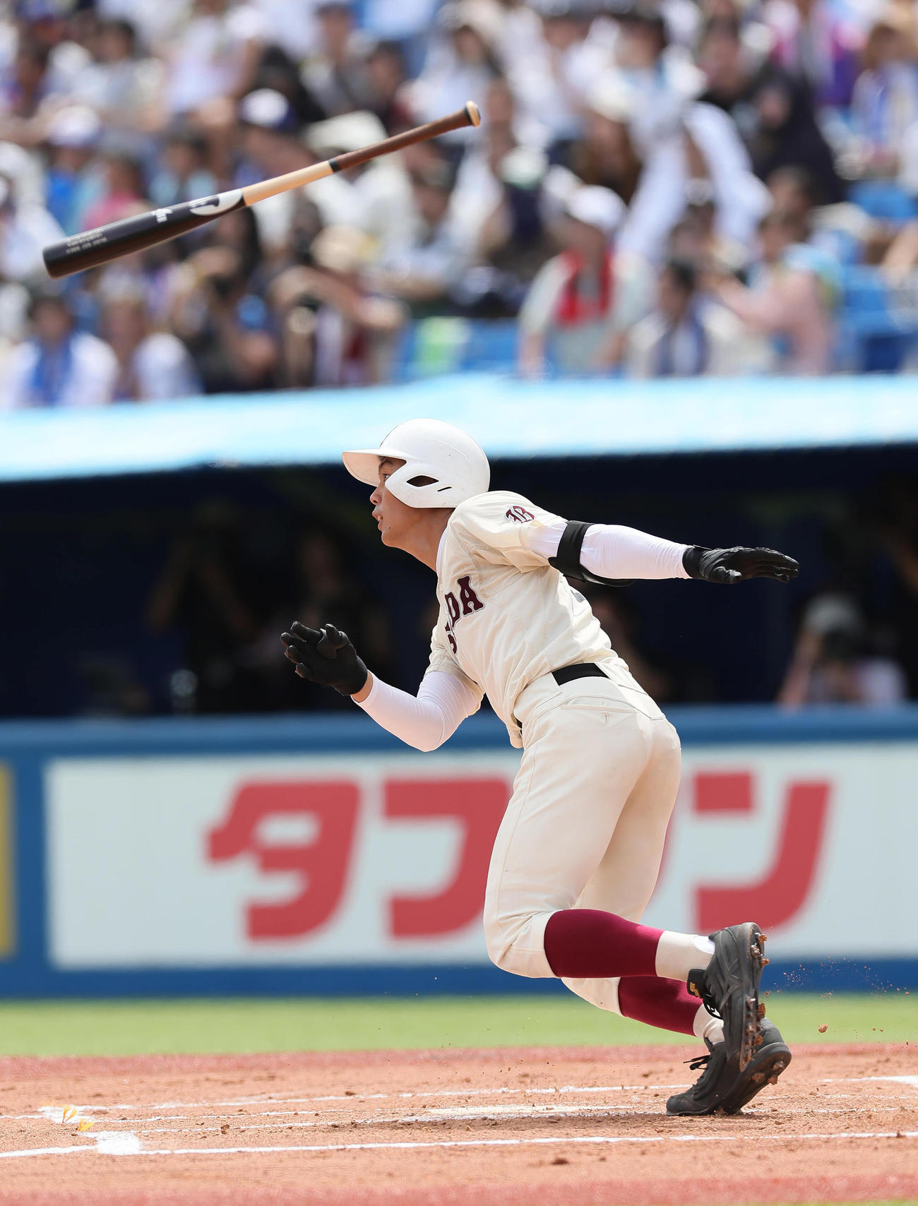 日大三対早実　1回裏早実無死一塁、宇野は先制の適時二塁打を放つ（撮影・足立雅史）