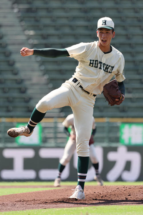 明石商対報徳学園　報徳学園先発の今朝丸裕喜（撮影・宮崎幸一）