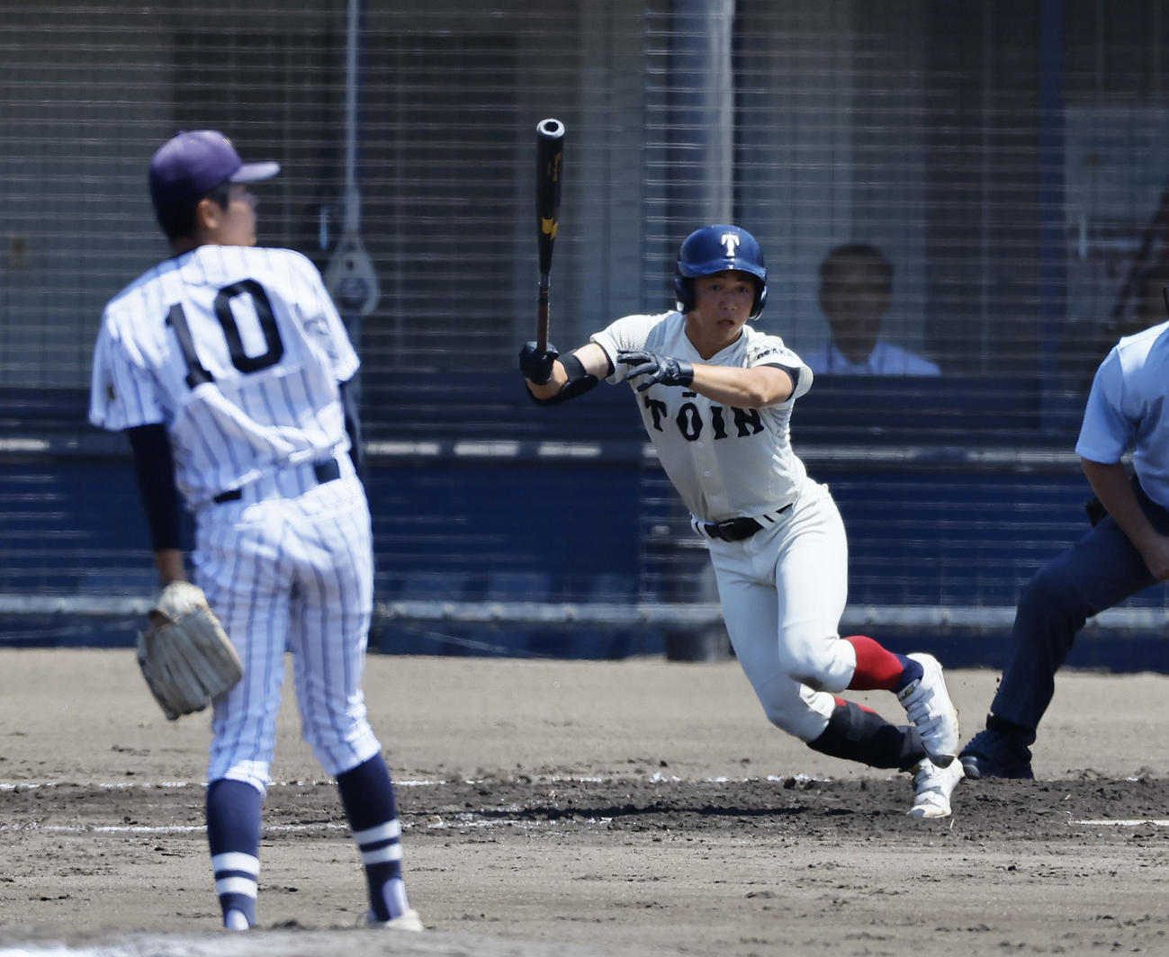大阪桐蔭対東海大大阪仰星　5回表大阪桐蔭2死二塁、吉田は左前に適時打を放つ。投手壹崎（撮影・藤尾明華）