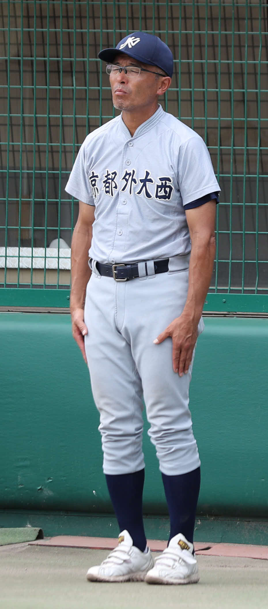 【京都】京都外大西・上羽監督は表彰式を見守る（撮影・西尾就之）