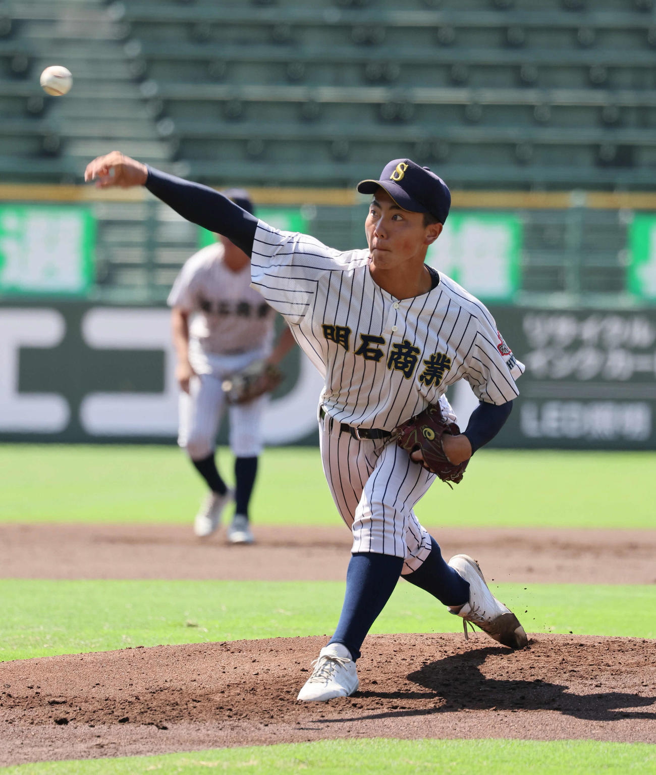 明石商対報徳学園　明石商先発の藤井翔大（撮影・宮崎幸一）