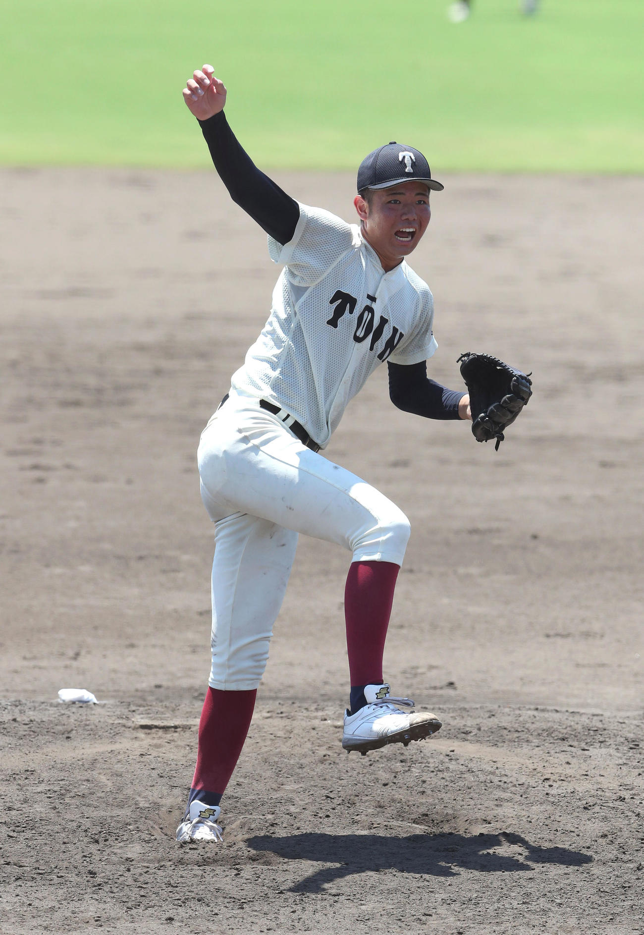 大阪桐蔭対東海大大阪仰星　15奪三振1失点完投勝利の大阪桐蔭・森（撮影・白石智彦）