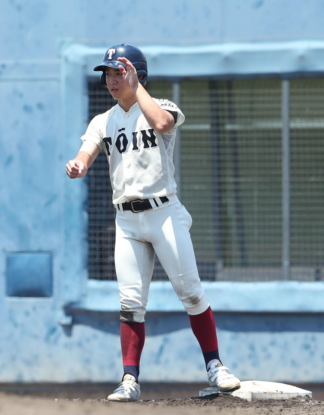 大阪桐蔭対東海大大阪仰星　7回表2死二塁、吉田は申告敬遠で出塁する（撮影・白石智彦）