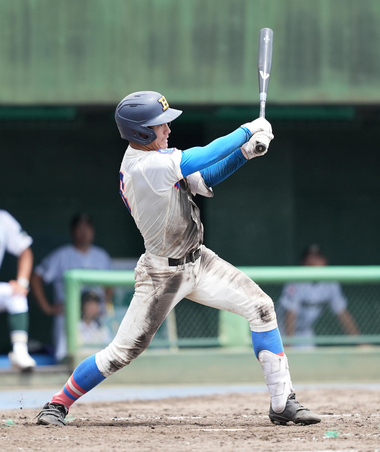 花咲徳栄対昌平　5回表花咲徳栄2死満塁、左2点適時二塁打を放つ石塚（撮影・菅敏）