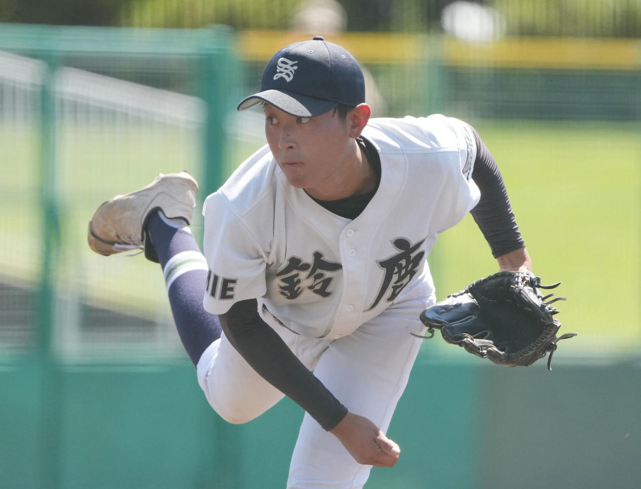 鈴鹿対菰野　1回裏、登板する鈴鹿先発の高山航太朗（撮影・森本幸一）
