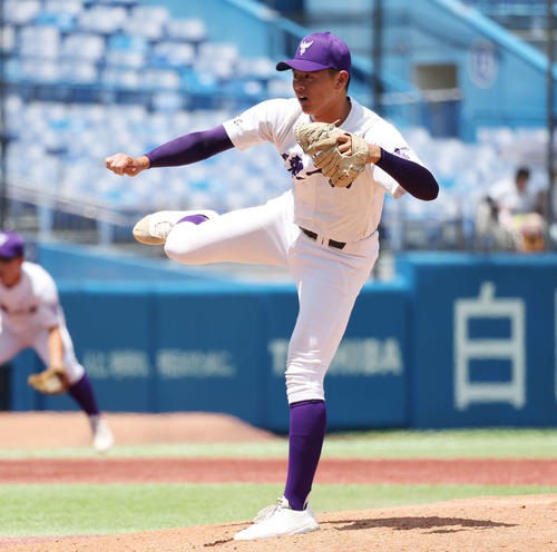 関東第一対帝京　関東第一2番手の坂井（撮影・宮地輝）