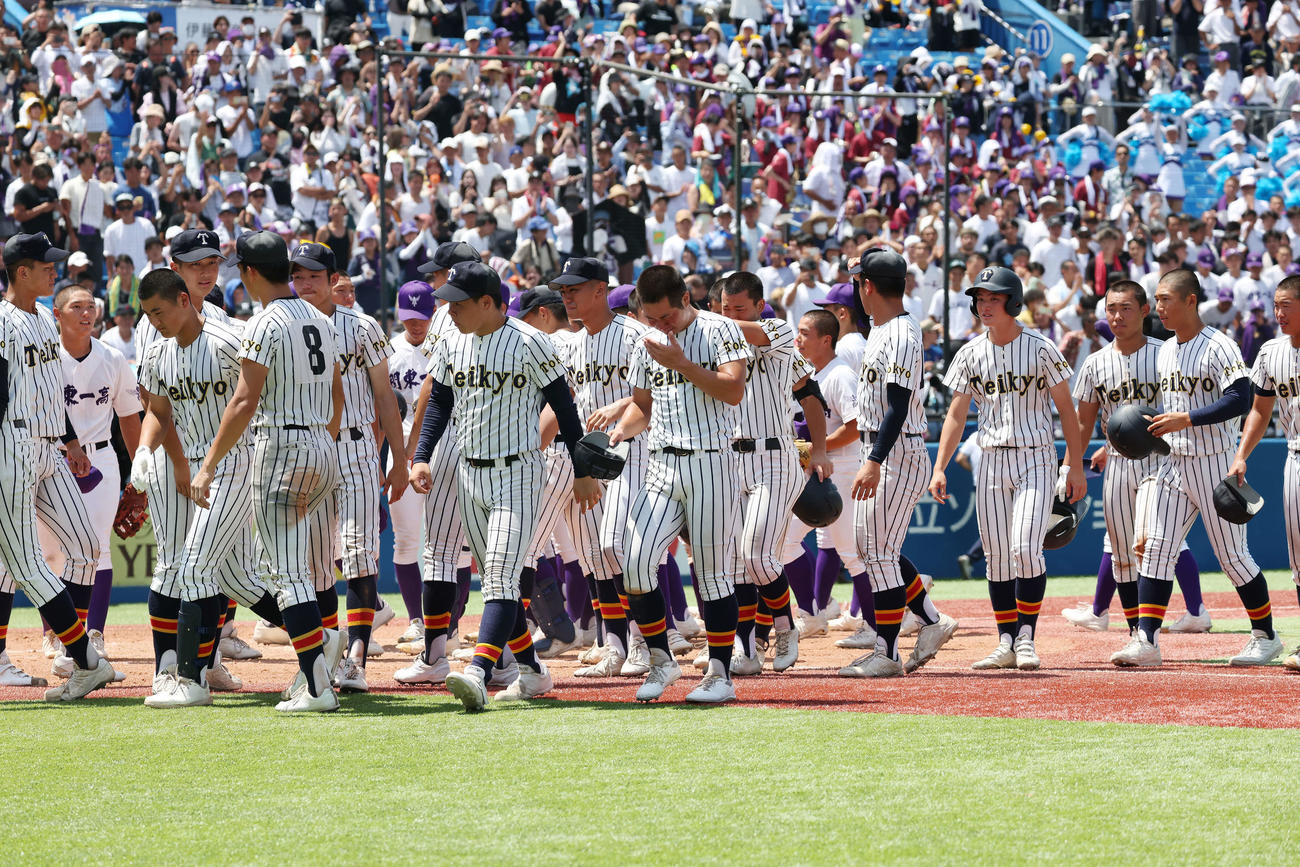 関東第一対帝京　決勝で敗れ悔しがる帝京の選手たち（撮影・宮地輝）