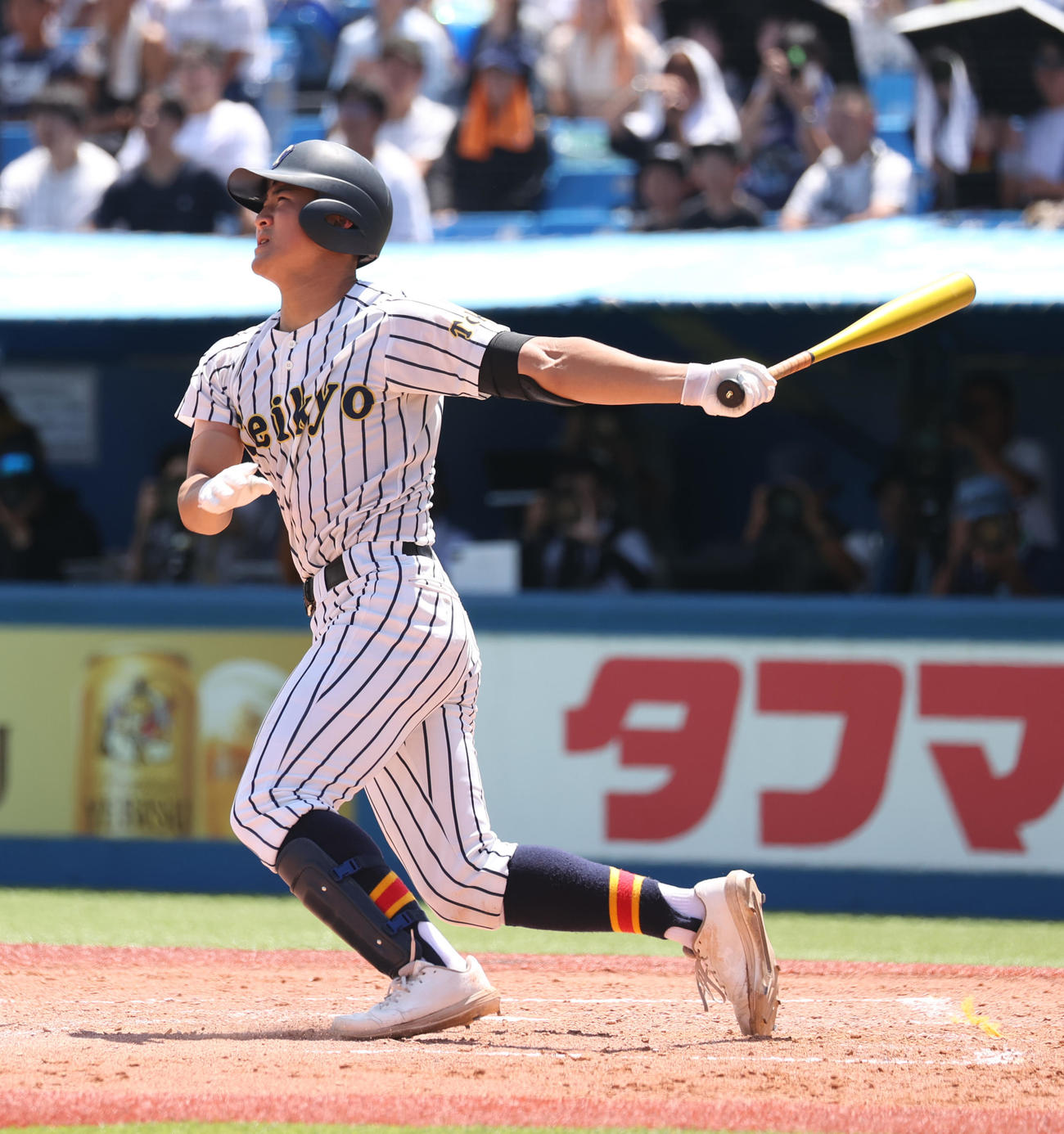 関東第一対帝京　3回裏帝京2死一、二塁、富浜は左越えに本塁打を放つ（撮影・柴田隆二）