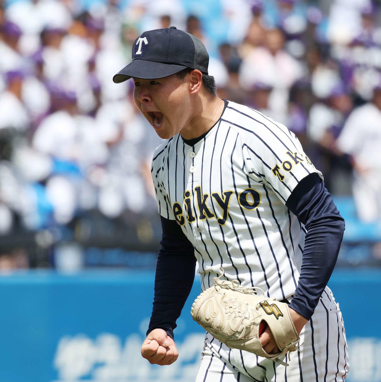 関東第一対帝京　1回表を無失点に抑え雄たけびを上げる帝京先発の小野（撮影・宮地輝）