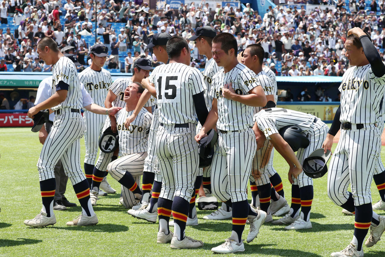 関東第一対帝京　決勝で敗れ悔しがる帝京の選手たち（撮影・宮地輝）