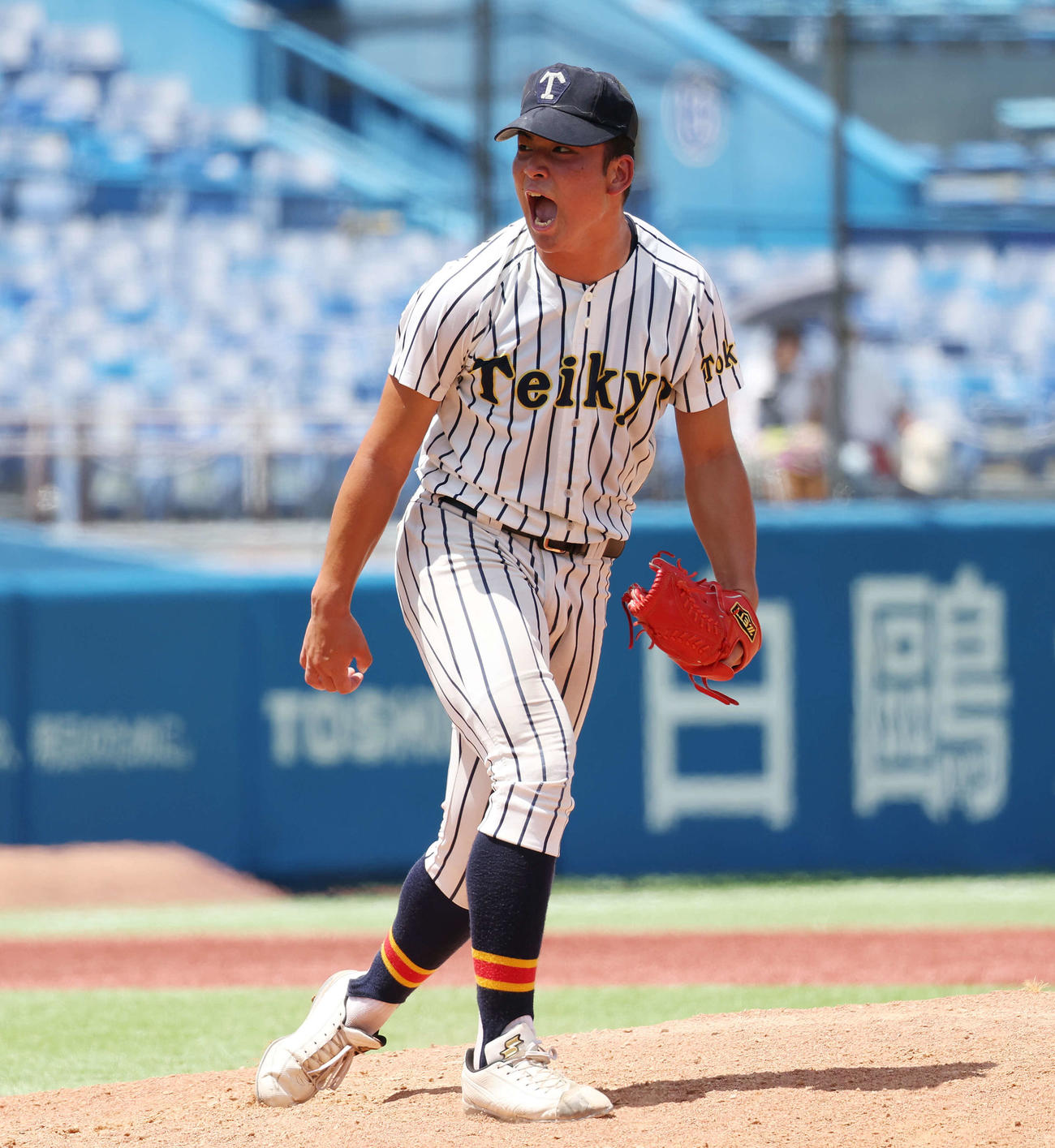 関東第一対帝京　帝京3番手の西崎（撮影・宮地輝）