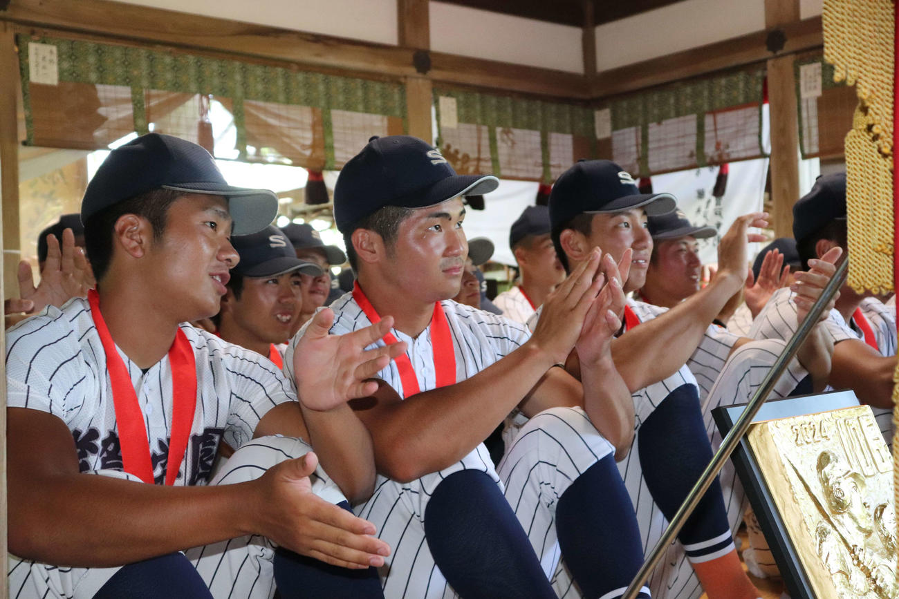 必勝祈願に出席した、滋賀学園ナイン
