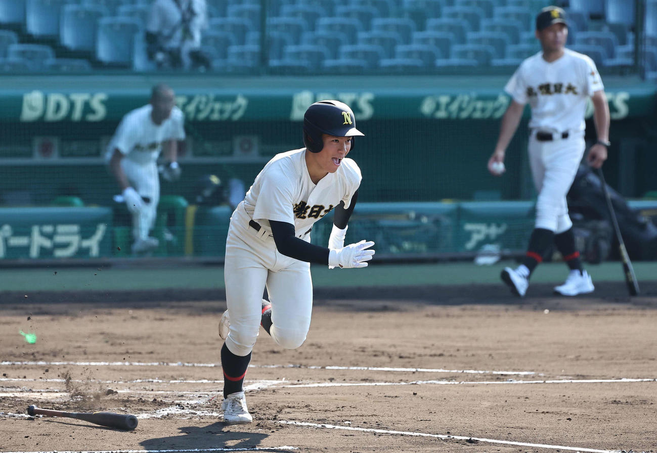 甲子園で打撃練習をする札幌日大・菊地主将（撮影・上田博志）