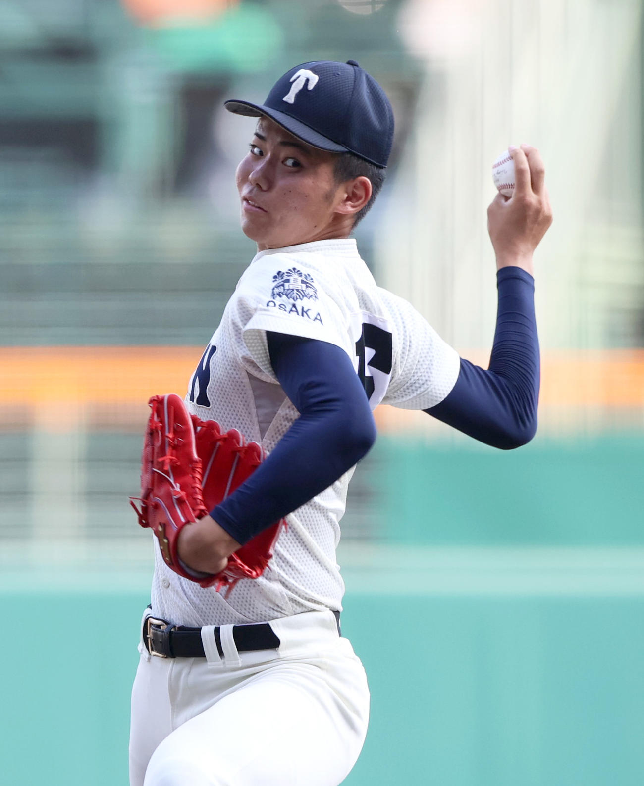 甲子園のマウンドで投げ込む大阪桐蔭・森（撮影・上山淳一）