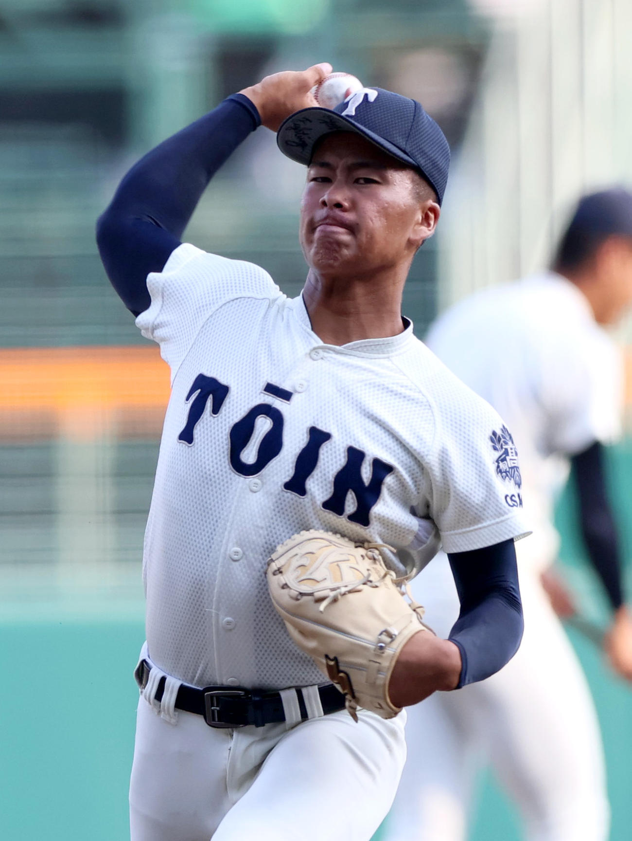 甲子園のマウンドで投げ込む大阪桐蔭・中野（撮影・上山淳一）