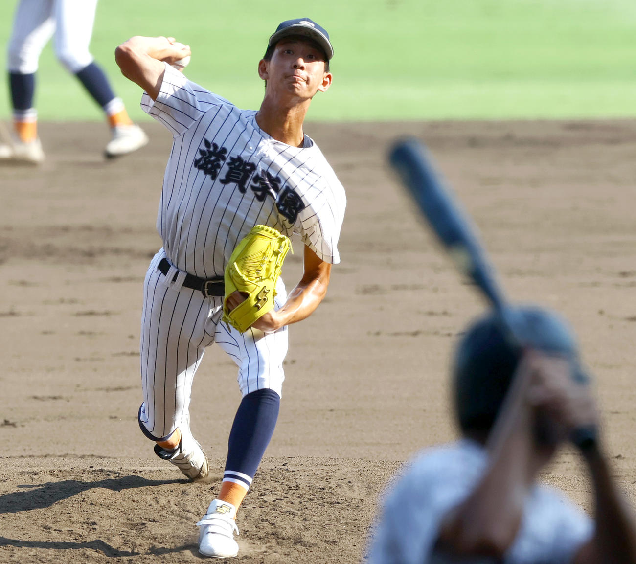 甲子園のマウンドで投げ込む滋賀学園・岩井（撮影・上山淳一）