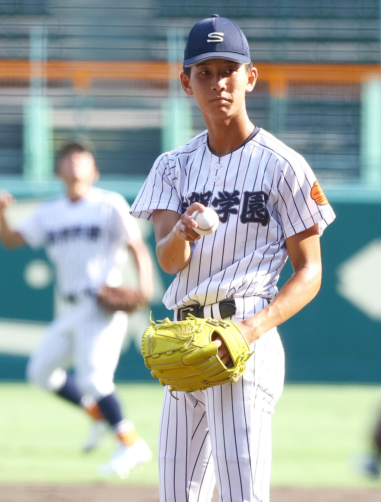 甲子園のマウンドを確かめる滋賀学園・岩井（撮影・上山淳一）
