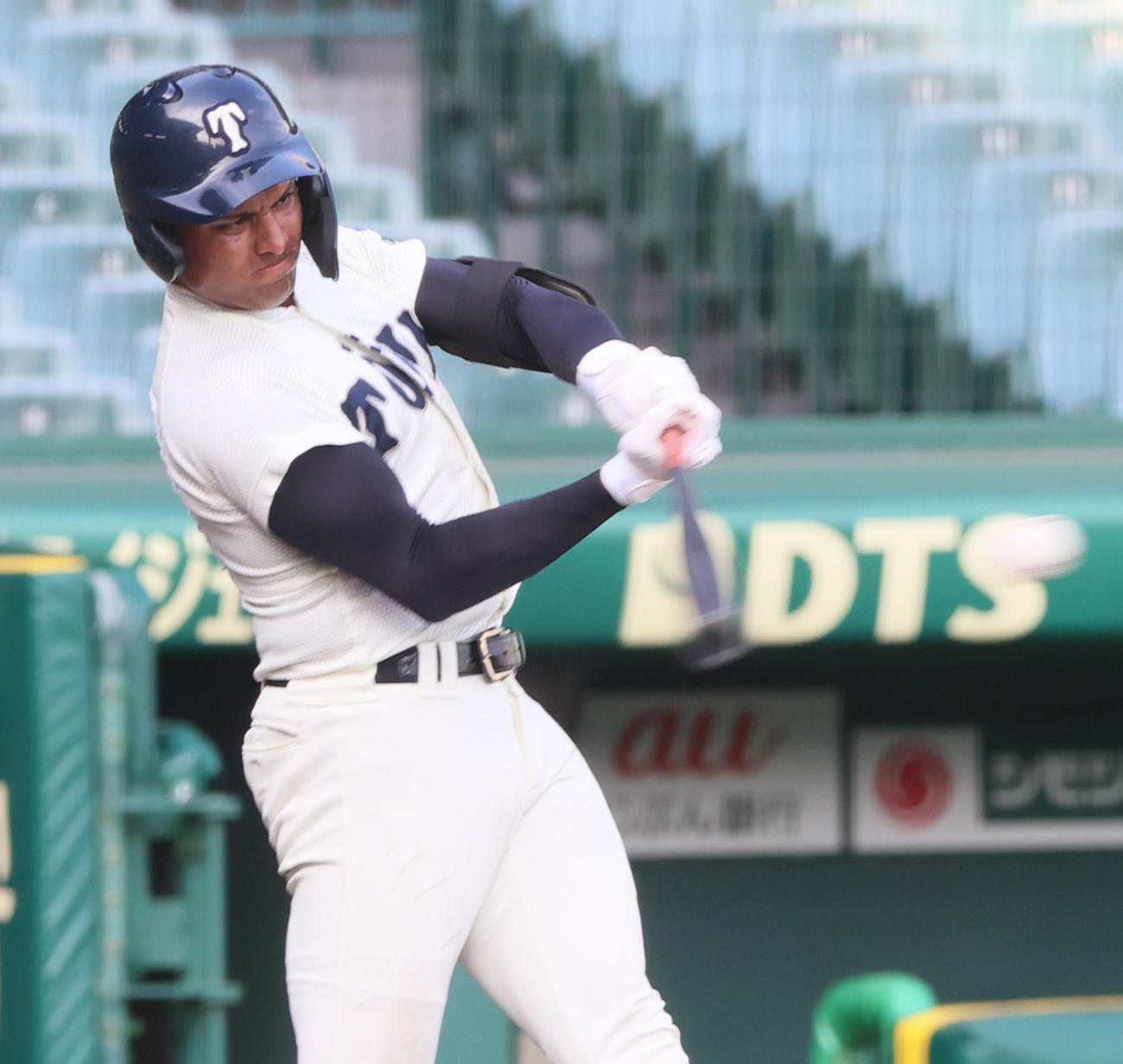 甲子園練習で打撃する大阪桐蔭・ラマル（撮影・上山淳一）
