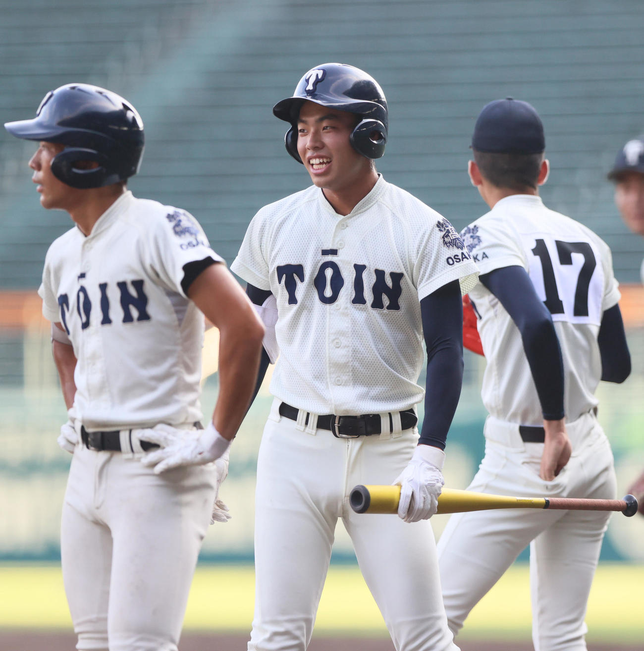 甲子園練習で笑顔を見せる大阪桐蔭・境（中央）（撮影・上山淳一）
