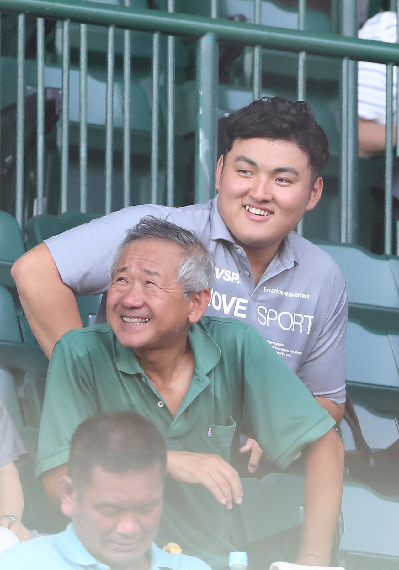 神戸弘陵対花巻東　花巻東の応援で甲子園に駆けつけた佐々木麟太郎（撮影・白石智彦）
