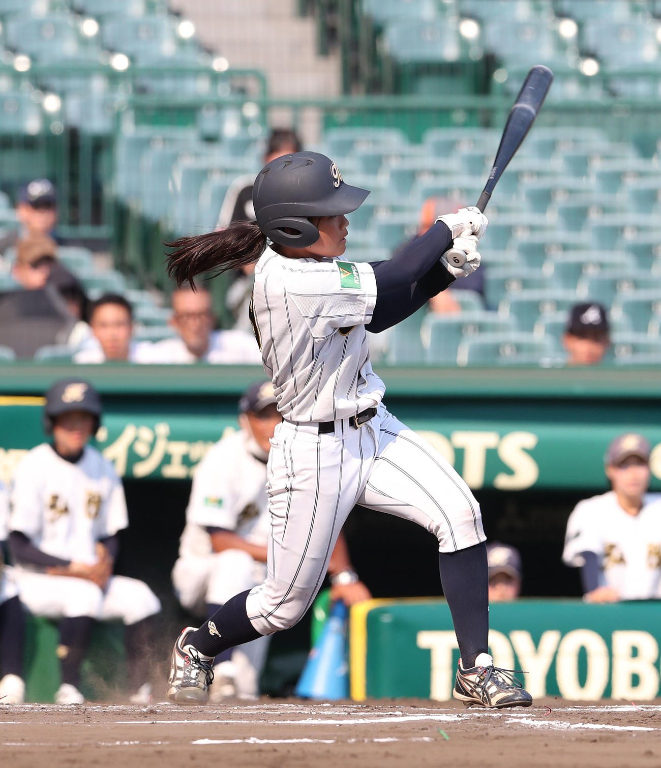 神戸弘陵対花巻東　6回表神戸弘陵1死二塁、矢島莉々果は左前適時打を放つ（撮影・白石智彦）