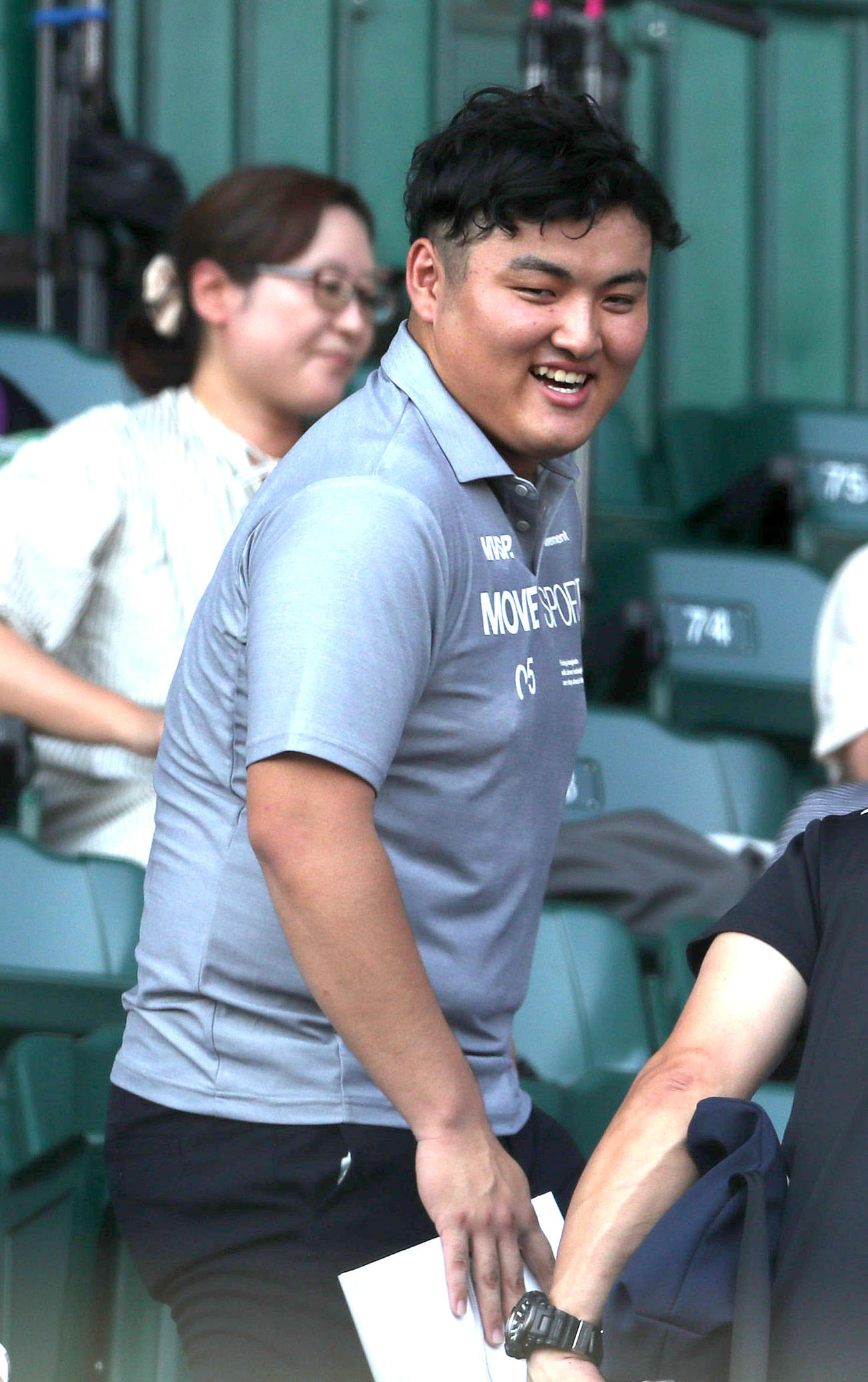 神戸弘陵対花巻東　花巻東の応援で甲子園に駆けつけた佐々木麟太郎（撮影・白石智彦）
