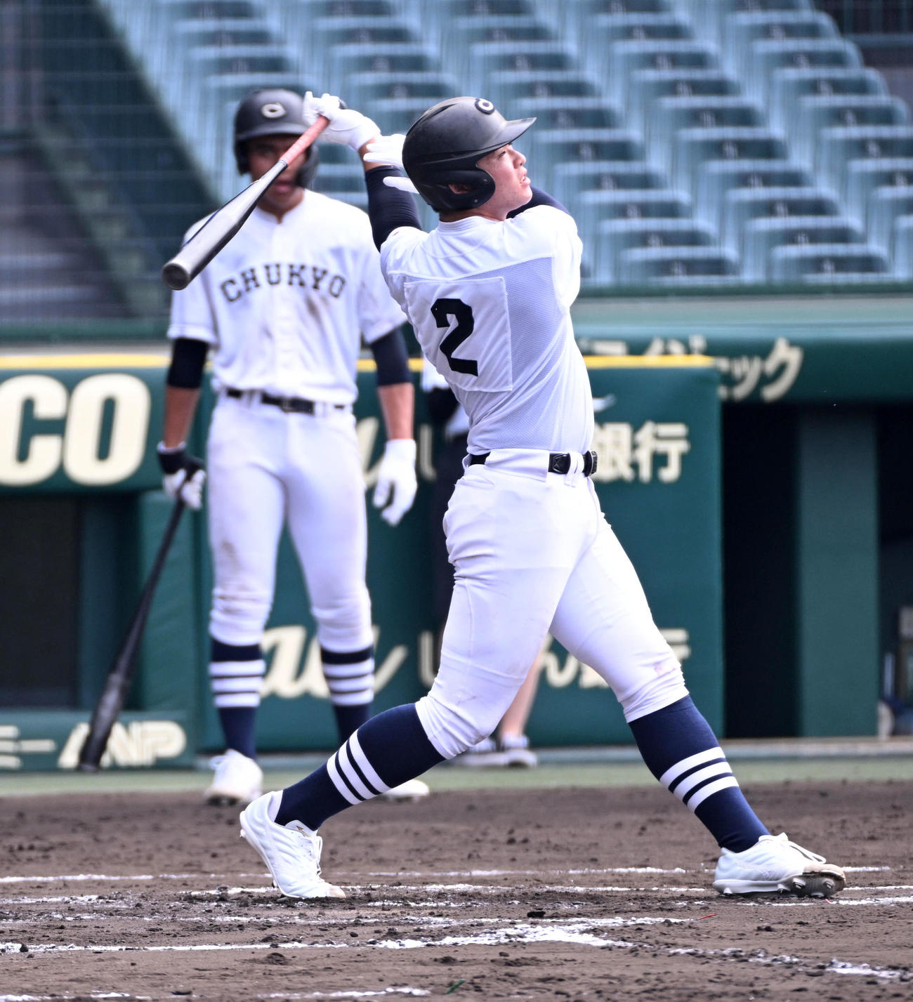 打撃練習を行うす中京大中京・杉浦（撮影・前岡正明）