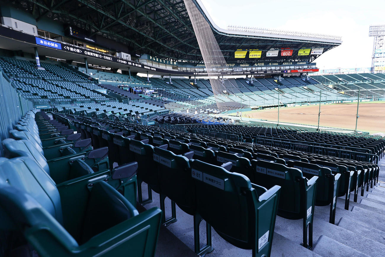 2部制実施のため、観客がいなくなった甲子園球場のスタンド（撮影・藤尾明華）