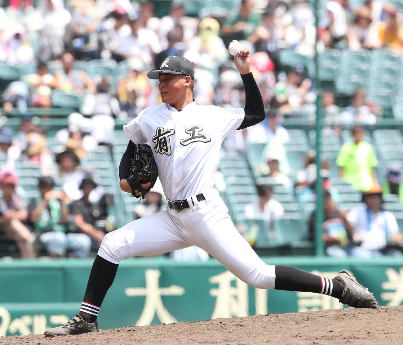 滋賀学園対有田工　滋賀学園戦に2番手で力投する有田工・田中（撮影・白石智彦）