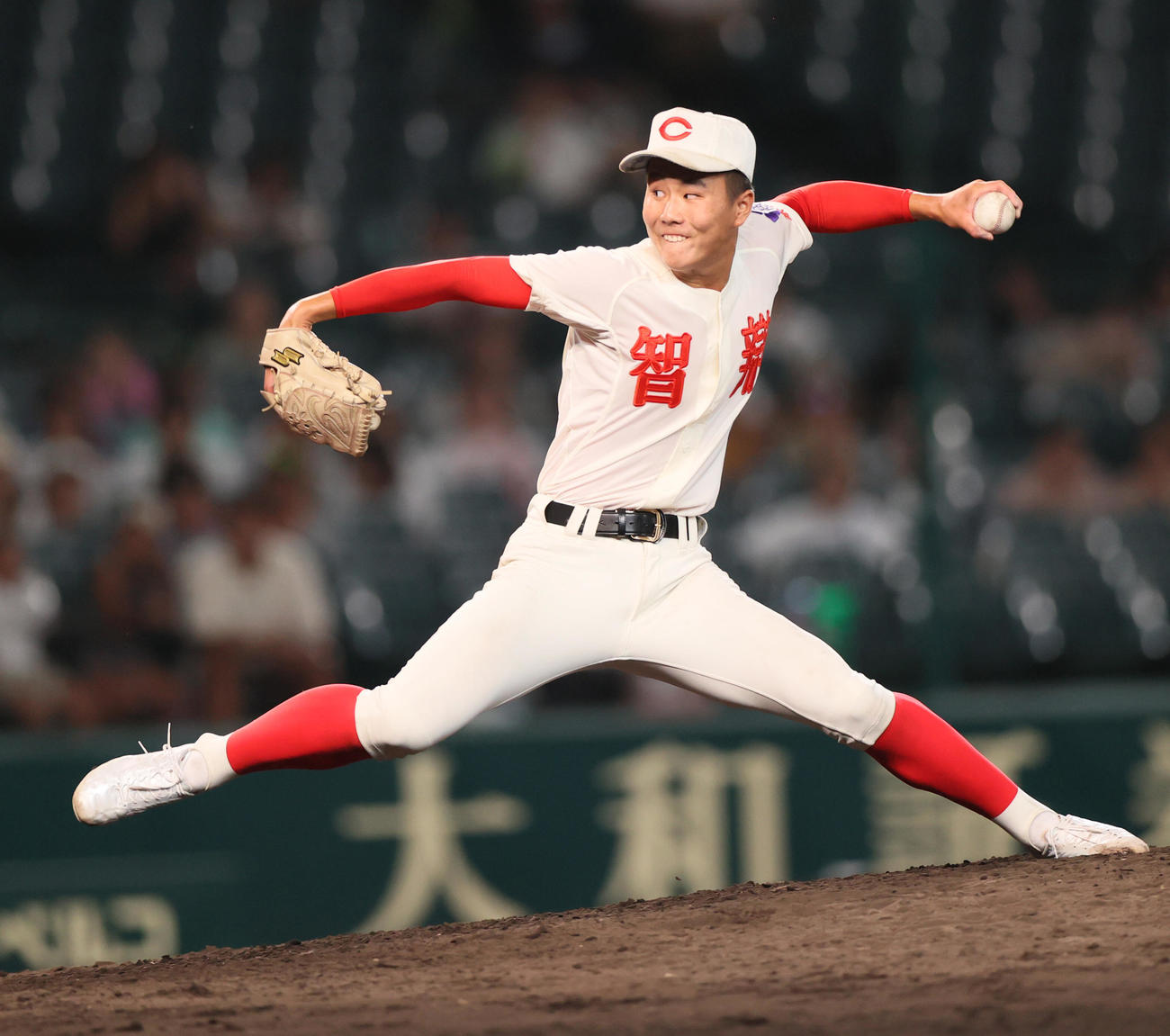 智弁学園対岐阜城北　9回裏に登板する浅井（撮影・上山淳一）