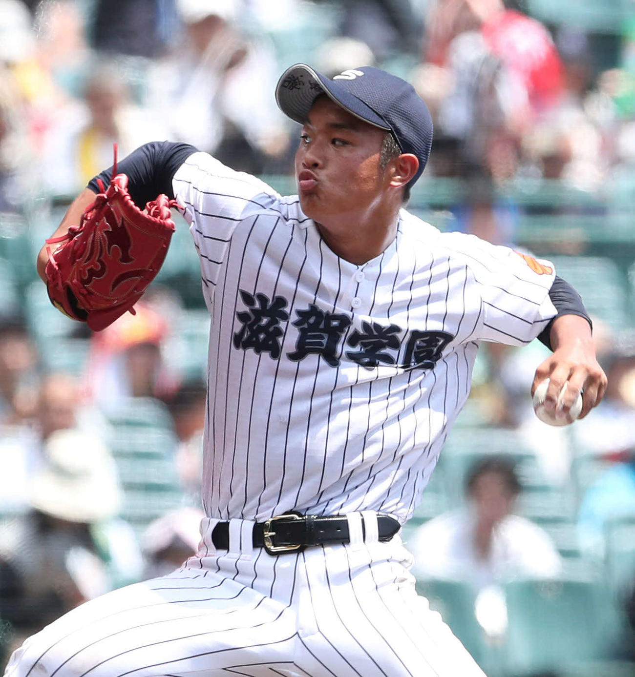 滋賀学園対有田工　有田工戦に2番手で力投する滋賀学園・高橋侠（撮影・白石智彦）
