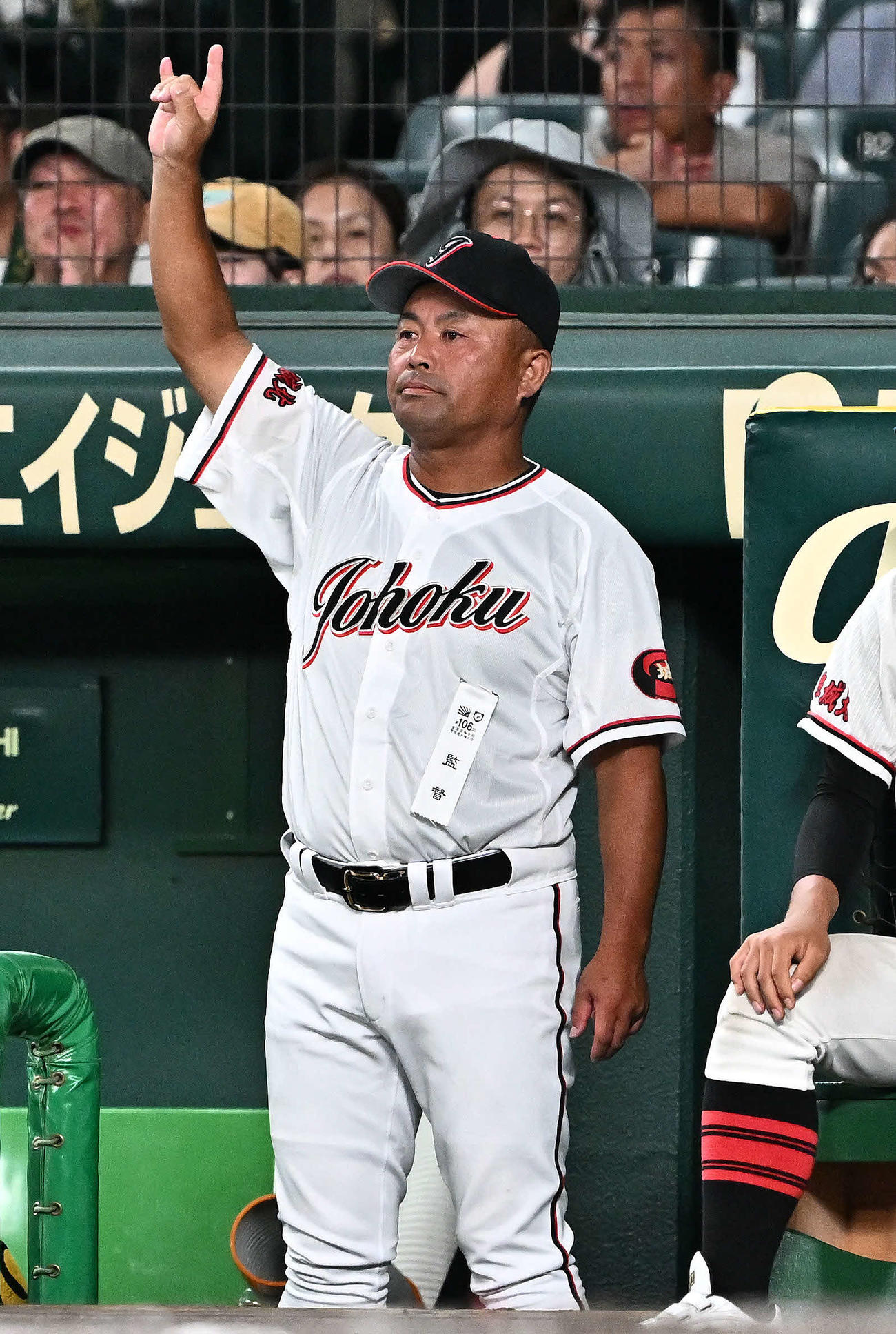 智弁学園対岐阜城北　選手に指示を出す岐阜城北・秋田監督（撮影・滝沢徹郎）